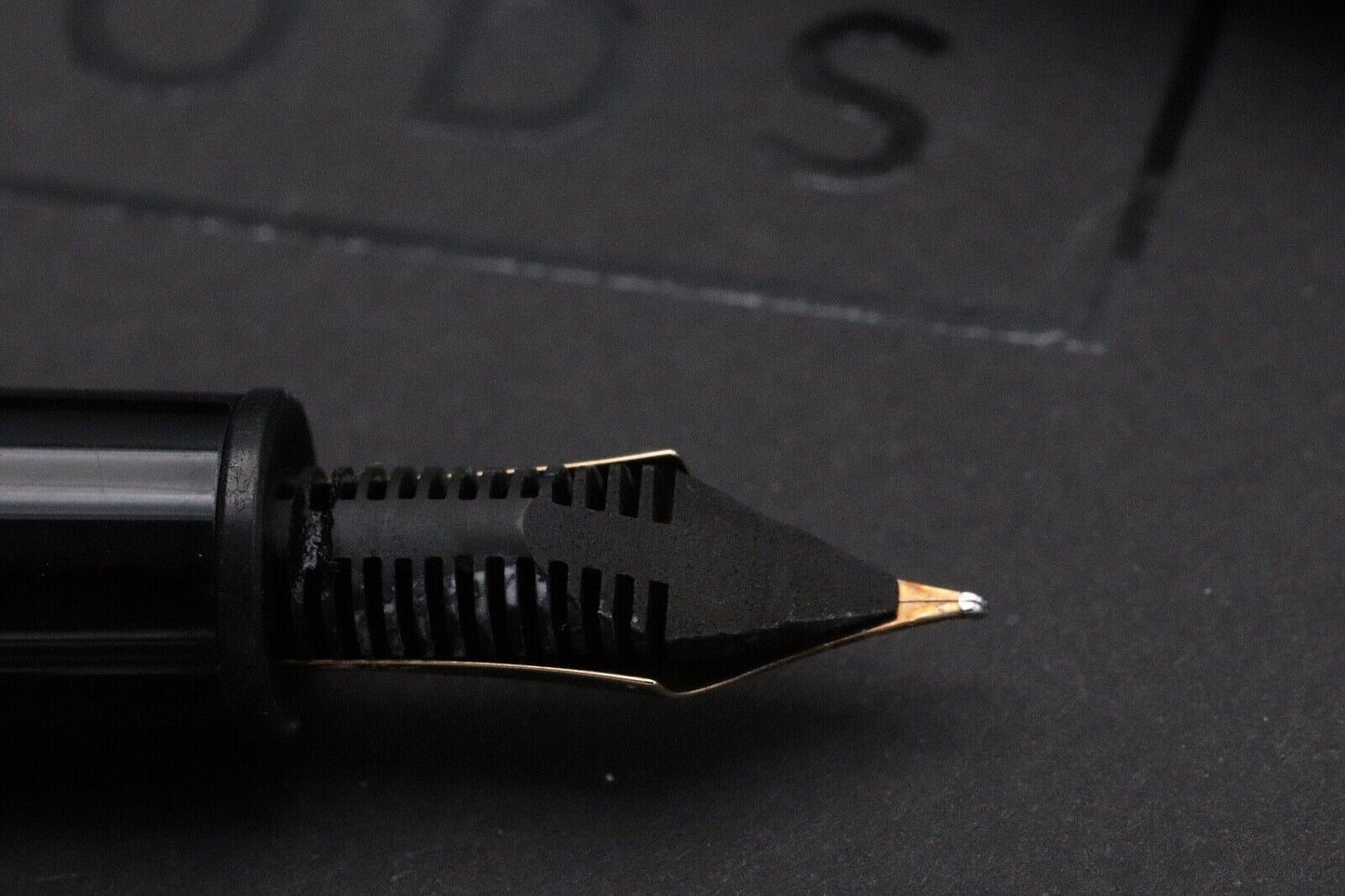 Montblanc Meisterstuck 146 LeGrand Gold Coated Fountain Pen - 14c Monotone Nib image 3