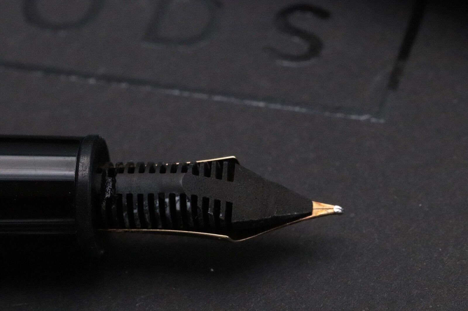 Montblanc Meisterstuck 146 LeGrand Gold Coated Fountain Pen - 14c Monotone Nib image 3