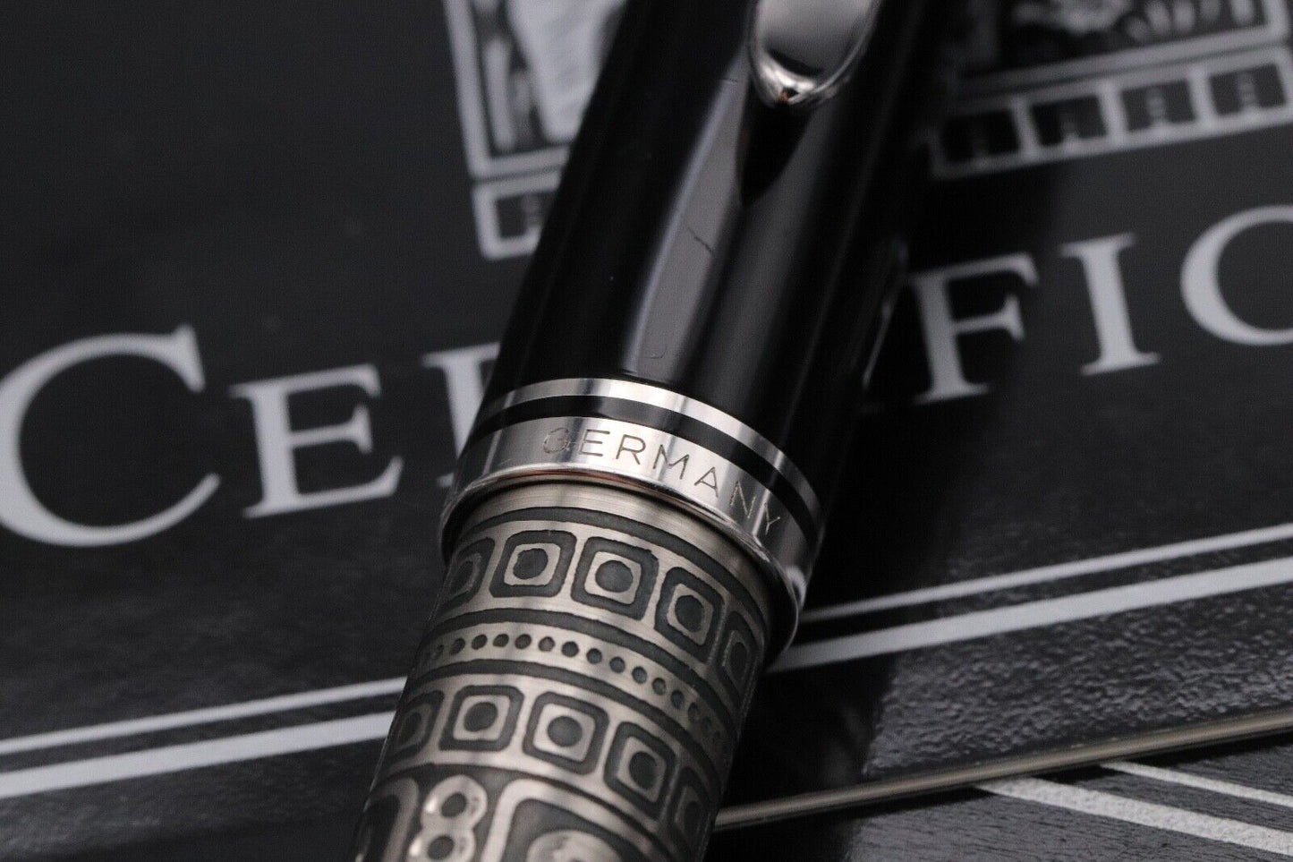 Pelikan Souveran M710 Toledo Fountain Pen - UNUSED - Broad PF Nib image 4