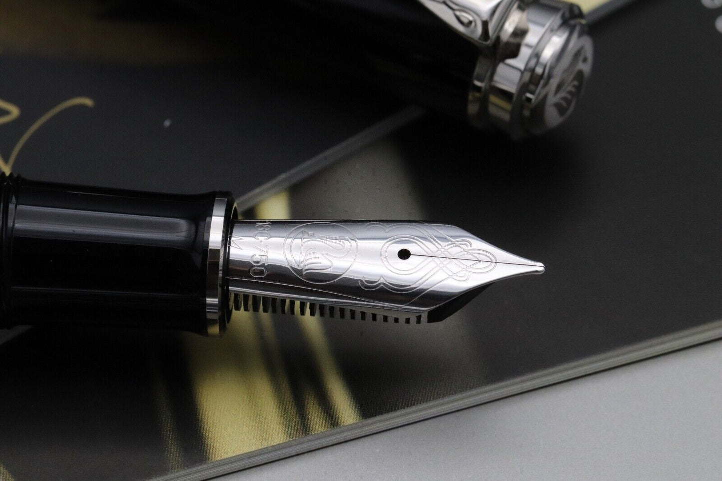 Pelikan Souveran M1005 Stresemann Fountain Pen image 2