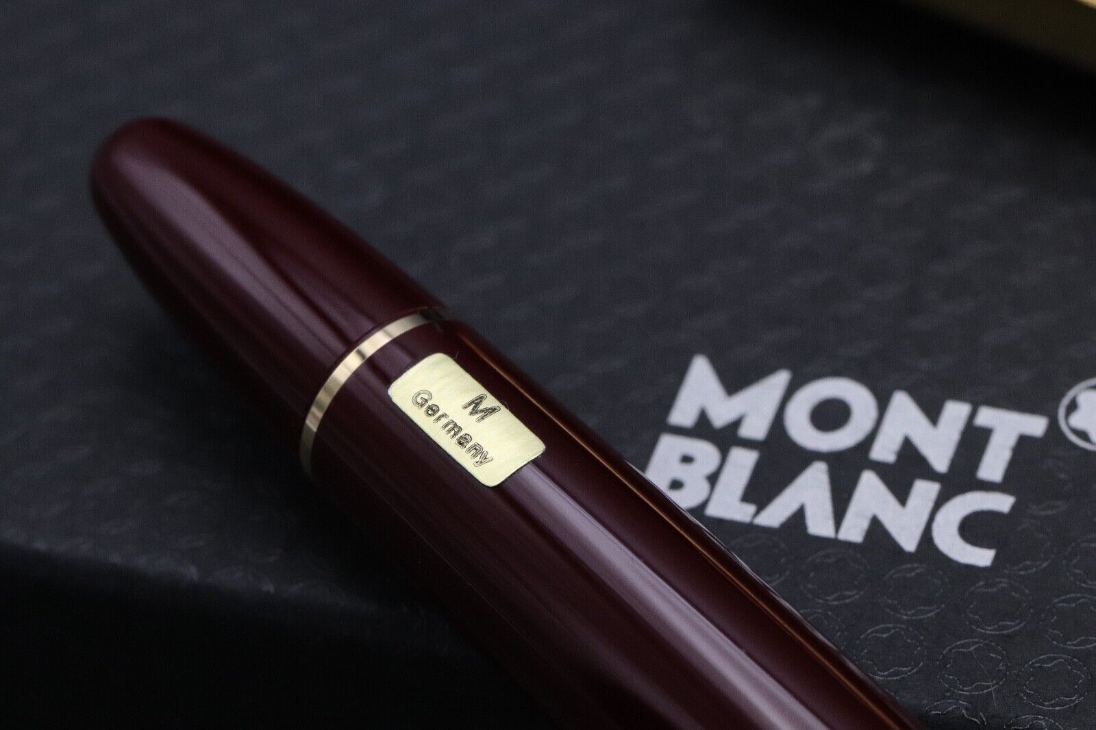 Montblanc Meisterstuck Traveller Bordeaux Vermeil Fountain Pen with Pouch image 4
