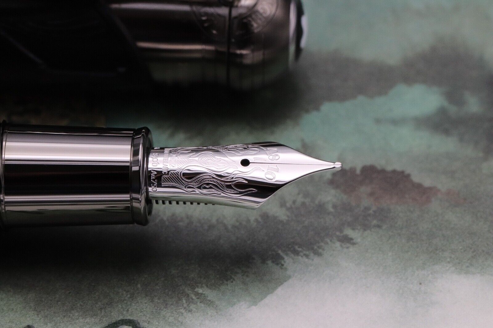 Montblanc Writers Edition Homage to Brothers Grimm Fountain Pen - UNUSED image 3