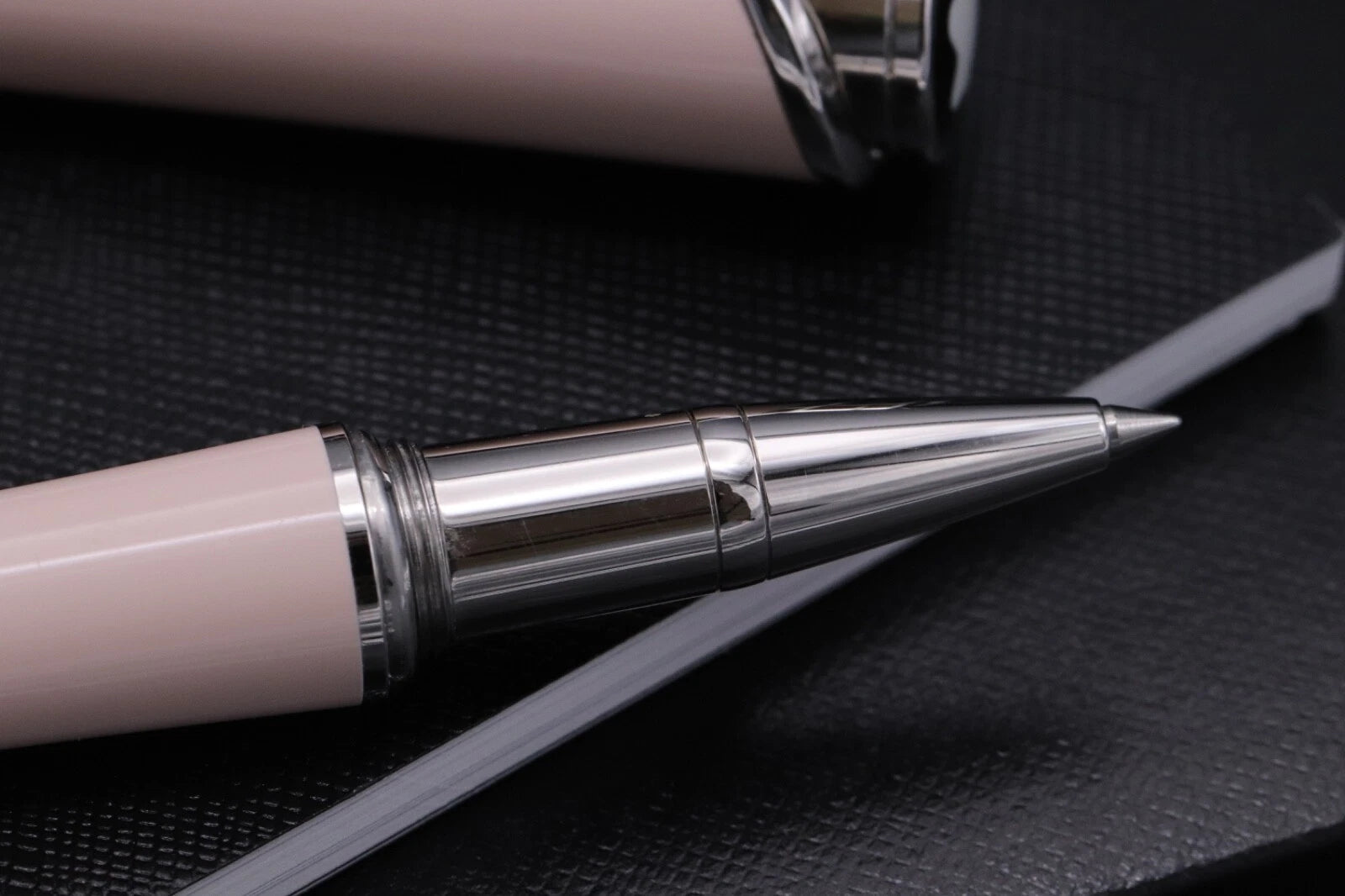 Montblanc Muses Poudre Special Edition Rollerball / Fineliner Pen image 8