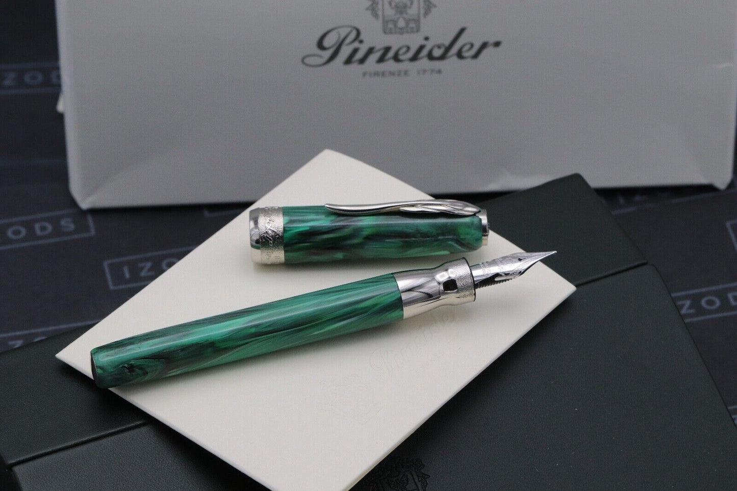 Pineider La Grande Bellezza Gemstones Malachite Green Fountain Pen - Medium Nib image 1
