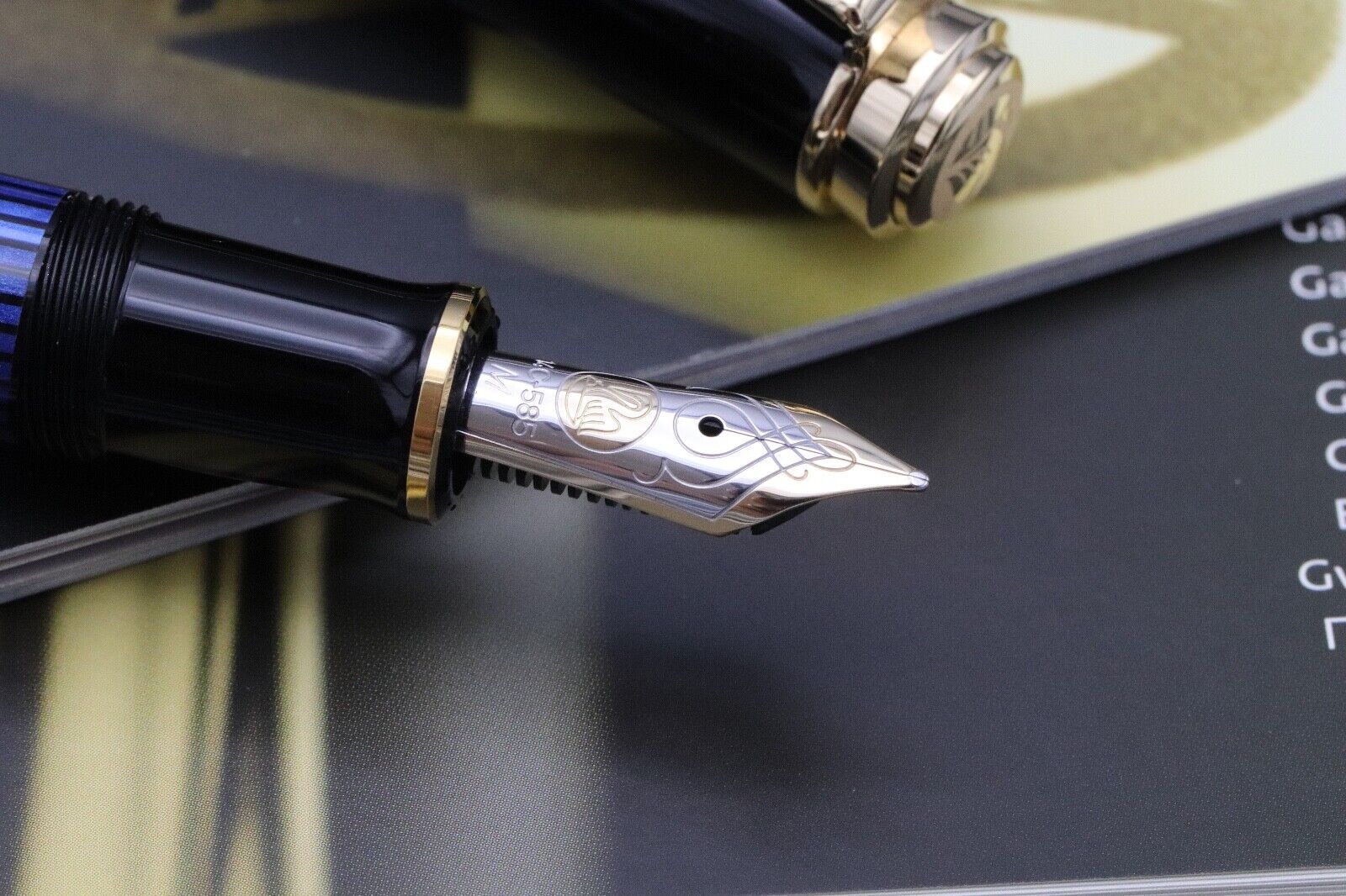 Pelikan Souveran M600 Blue Black Fountain Pen image 2