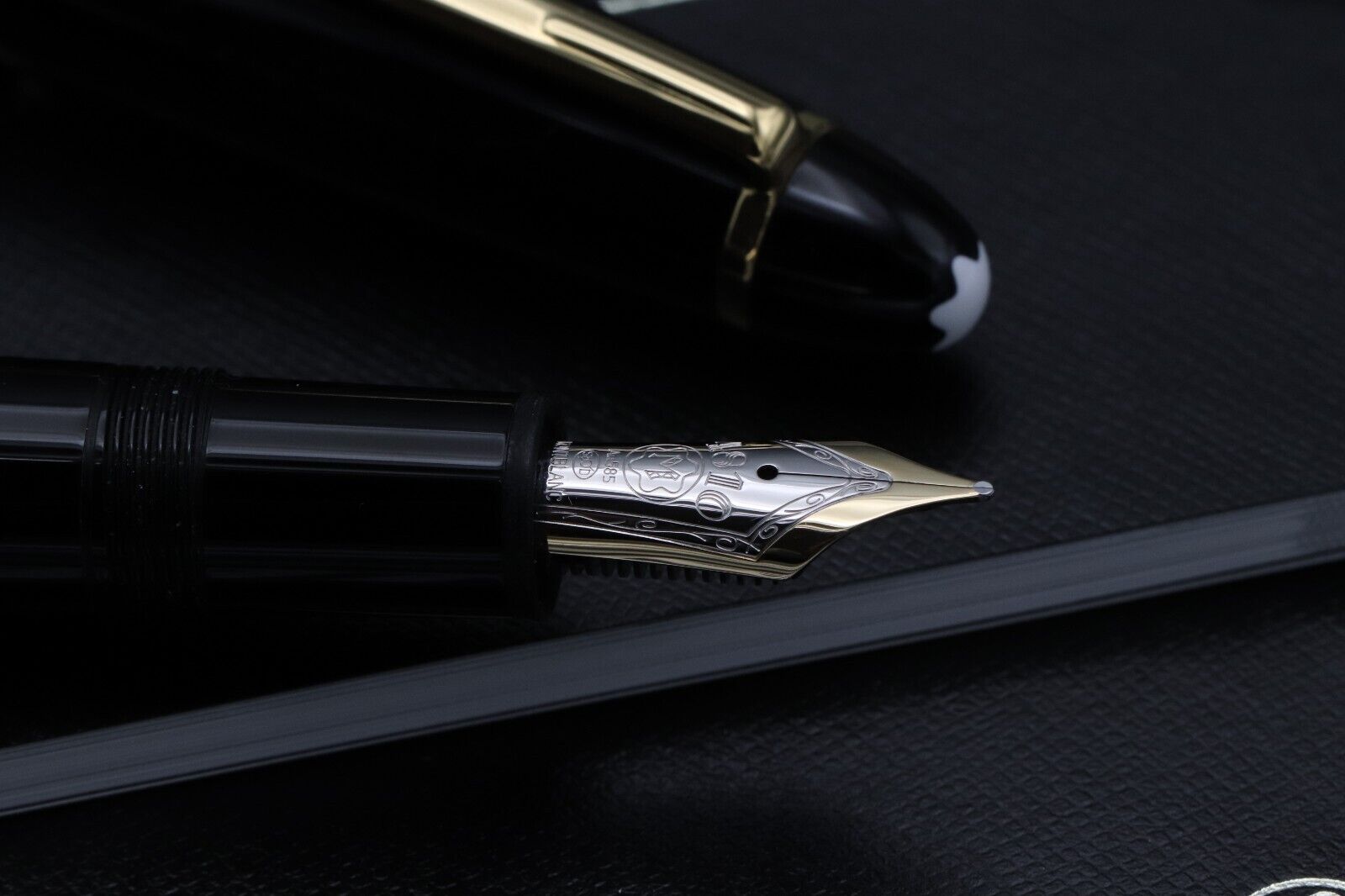 MONTBLANC MEISTERSTÜCK 万年筆 147 EF Black Montblanc Meisterstuck 147 Traveller Gold Line Fountain Pen with
