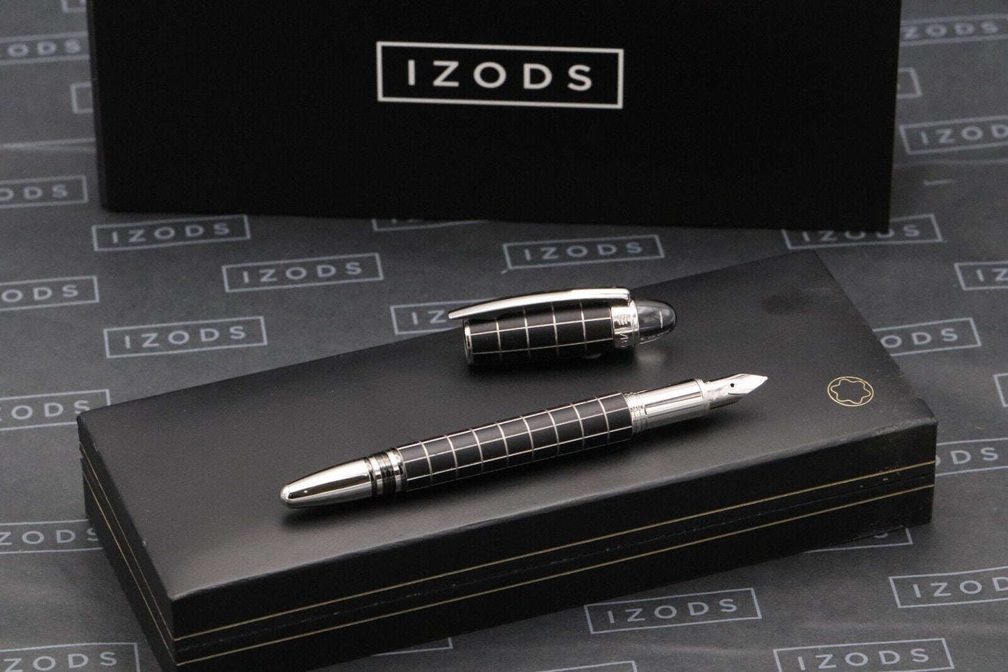 Montblanc Starwalker Rubber Platinum Fountain Pen image 0