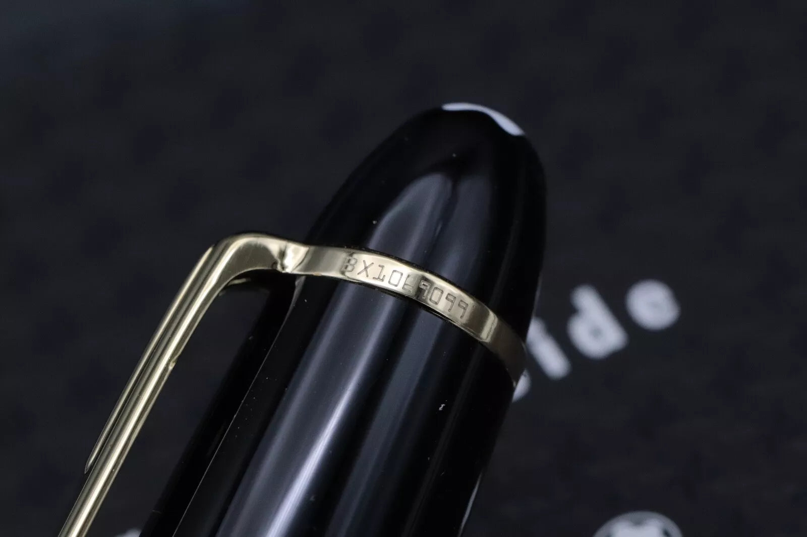 Montblanc Meisterstuck 147 Traveller Gold Coated Fountain Pen with Pouch image 5