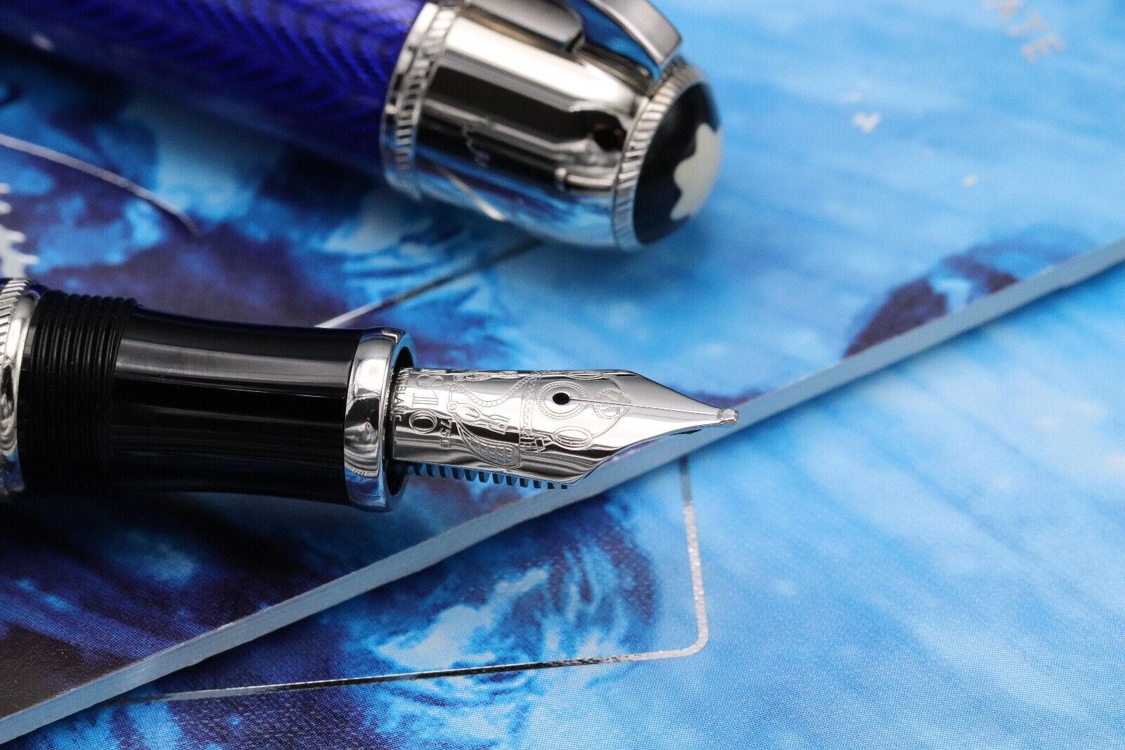 Montblanc Writers Edition Jules Verne Fountain Pen - Broad Nib image 2