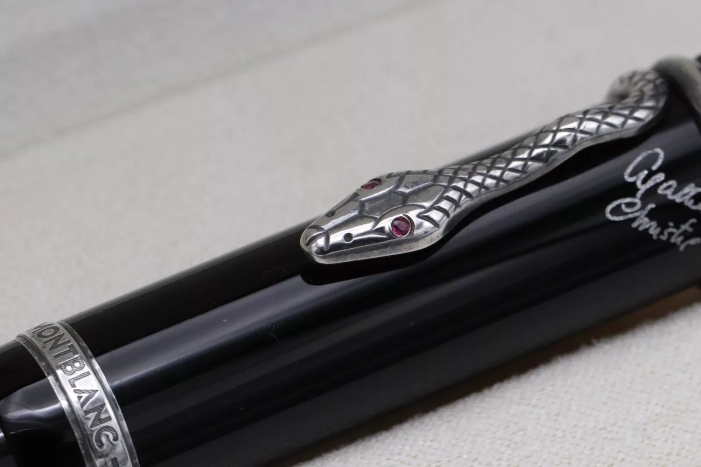 Montblanc Writers Edition Agatha Christie Fountain Pen - Fine Nib image 4