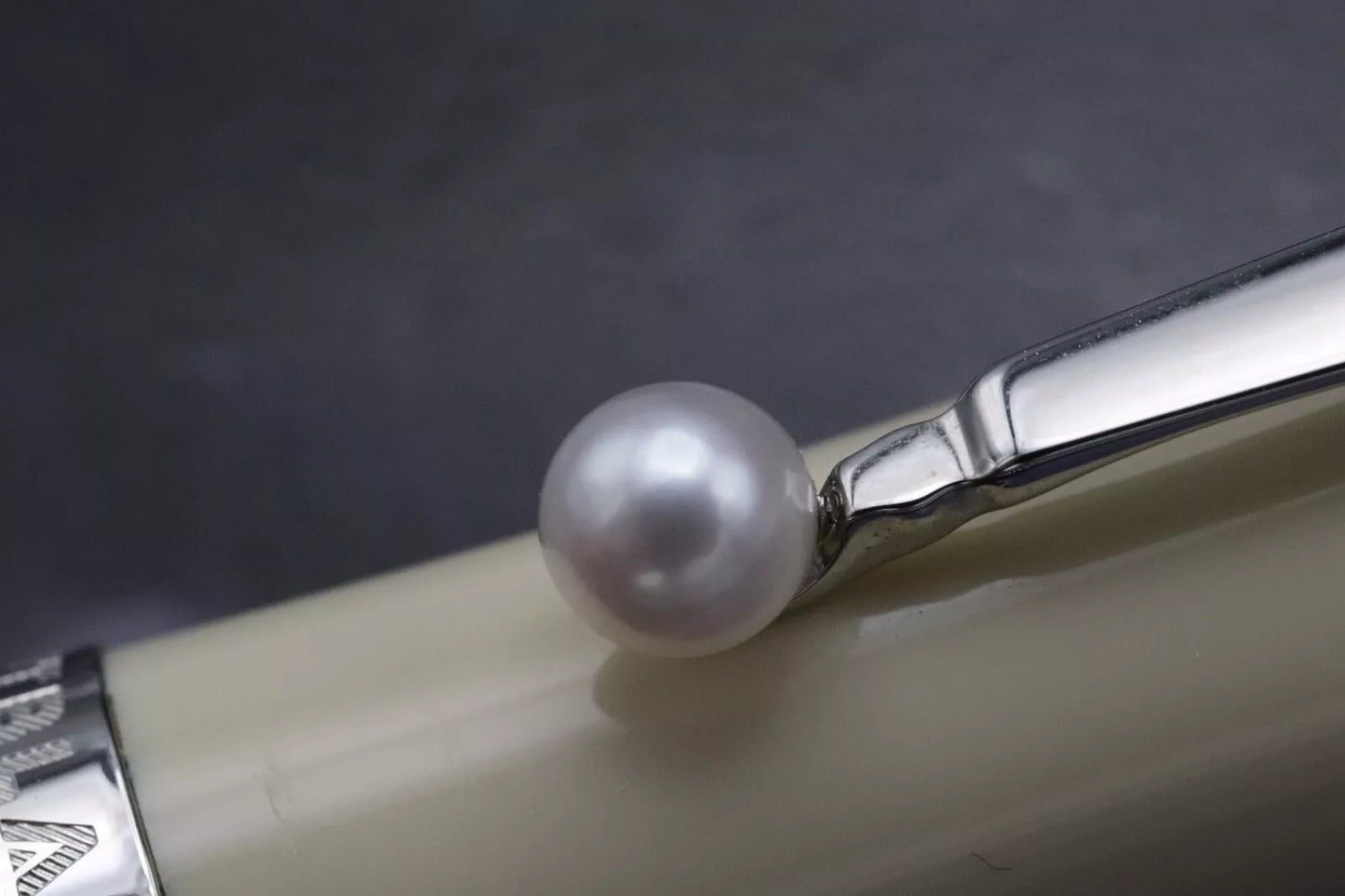 Montblanc Muses Greta Garbo Special Edition Fountain Pen image 6