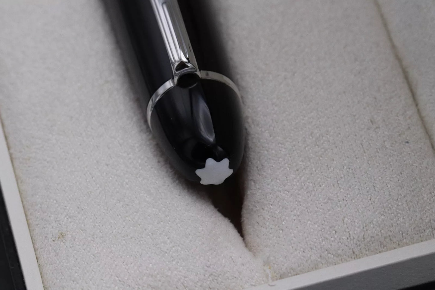 Montblanc Meisterstuck 149 Platinum-Coated Fountain Pen image 5