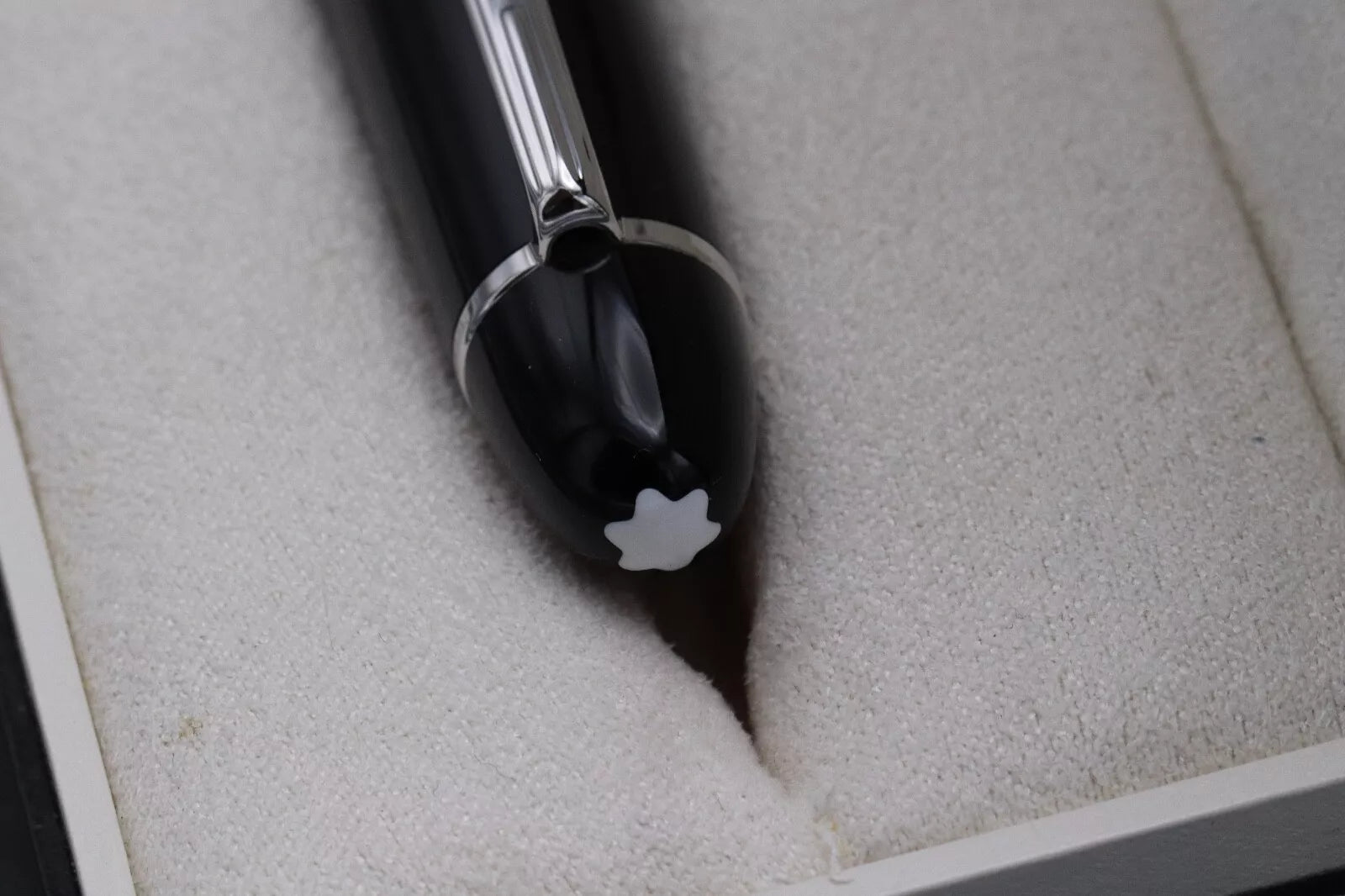Montblanc Meisterstuck 149 Platinum-Coated Fountain Pen image 5