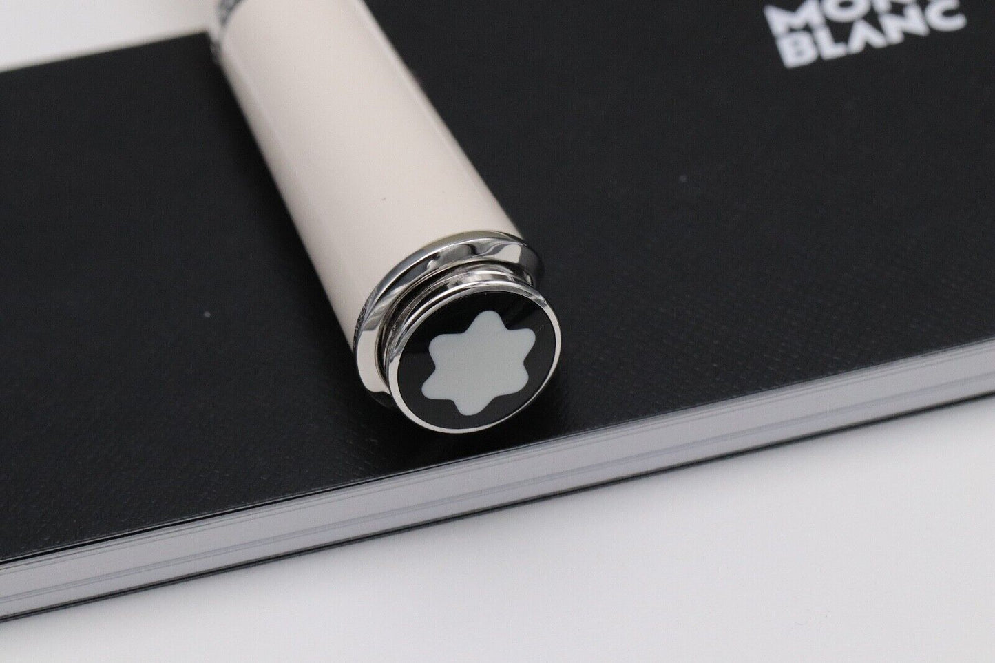 Montblanc Princesse Grace de Monaco Ivory-Resin Rollerball / Fineliner Pen image 4