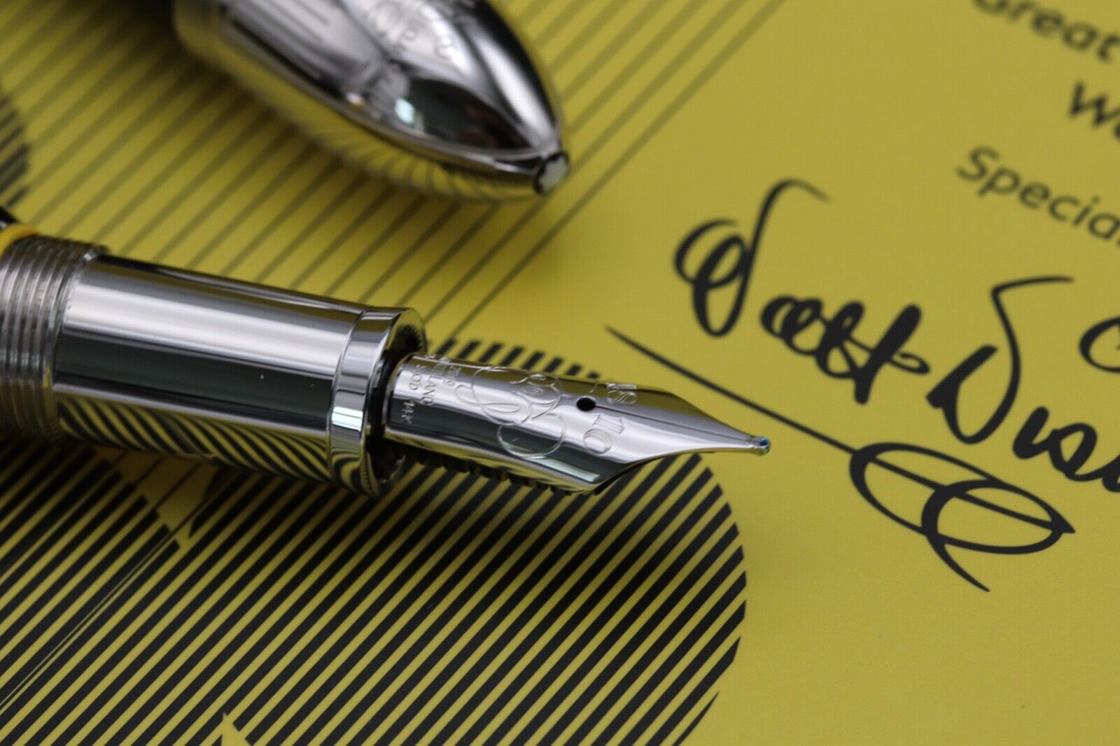 Montblanc Great Characters Walt Disney Special Edition Fountain Pen image 3