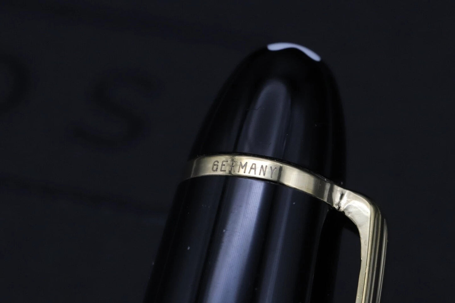 Montblanc Meisterstuck 147 Traveller Gold Line Fountain Pen with Pouch image 5
