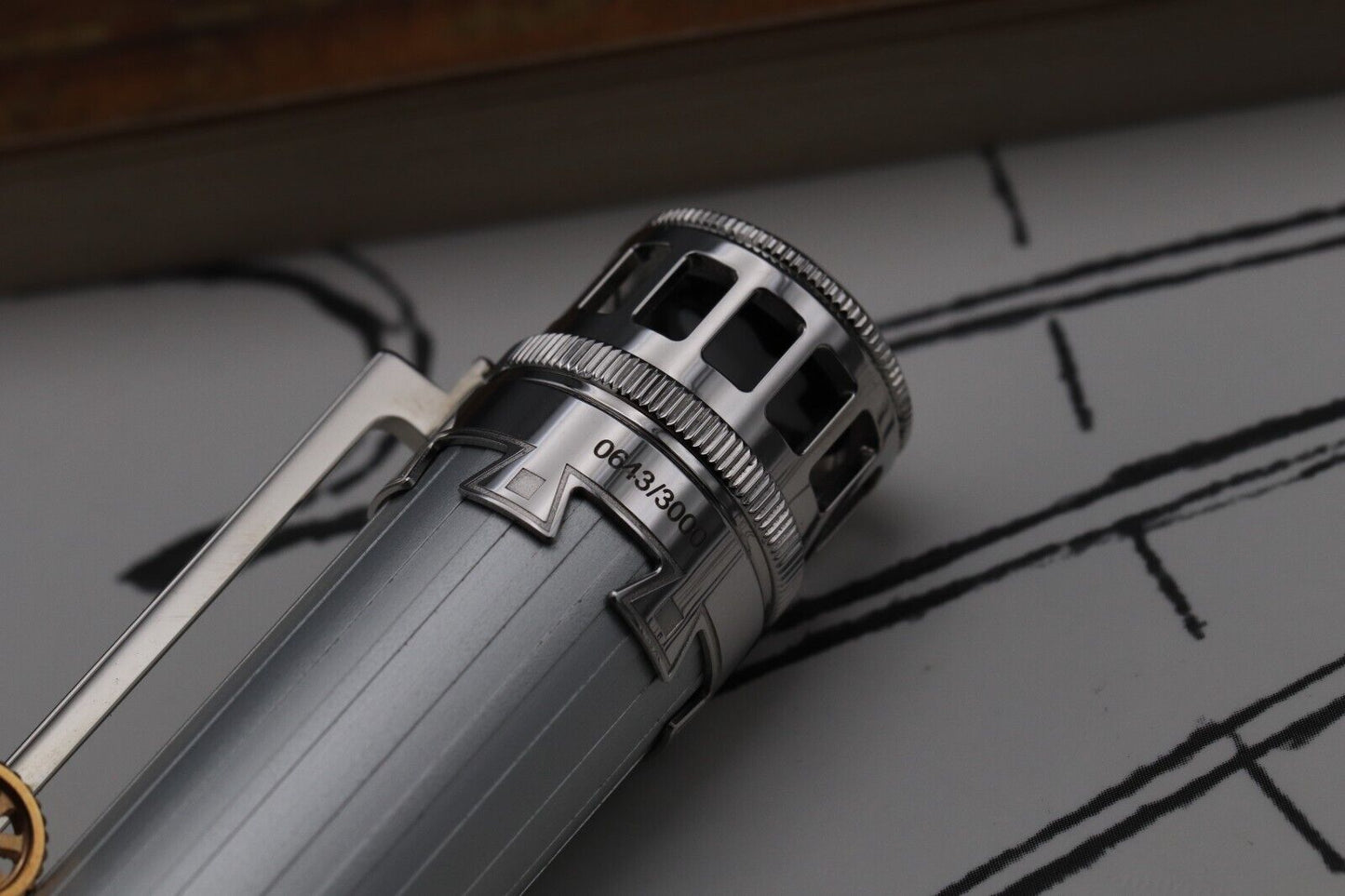 Montblanc Great Characters Leonardo da Vinci 3000 LE Fountain Pen image 5
