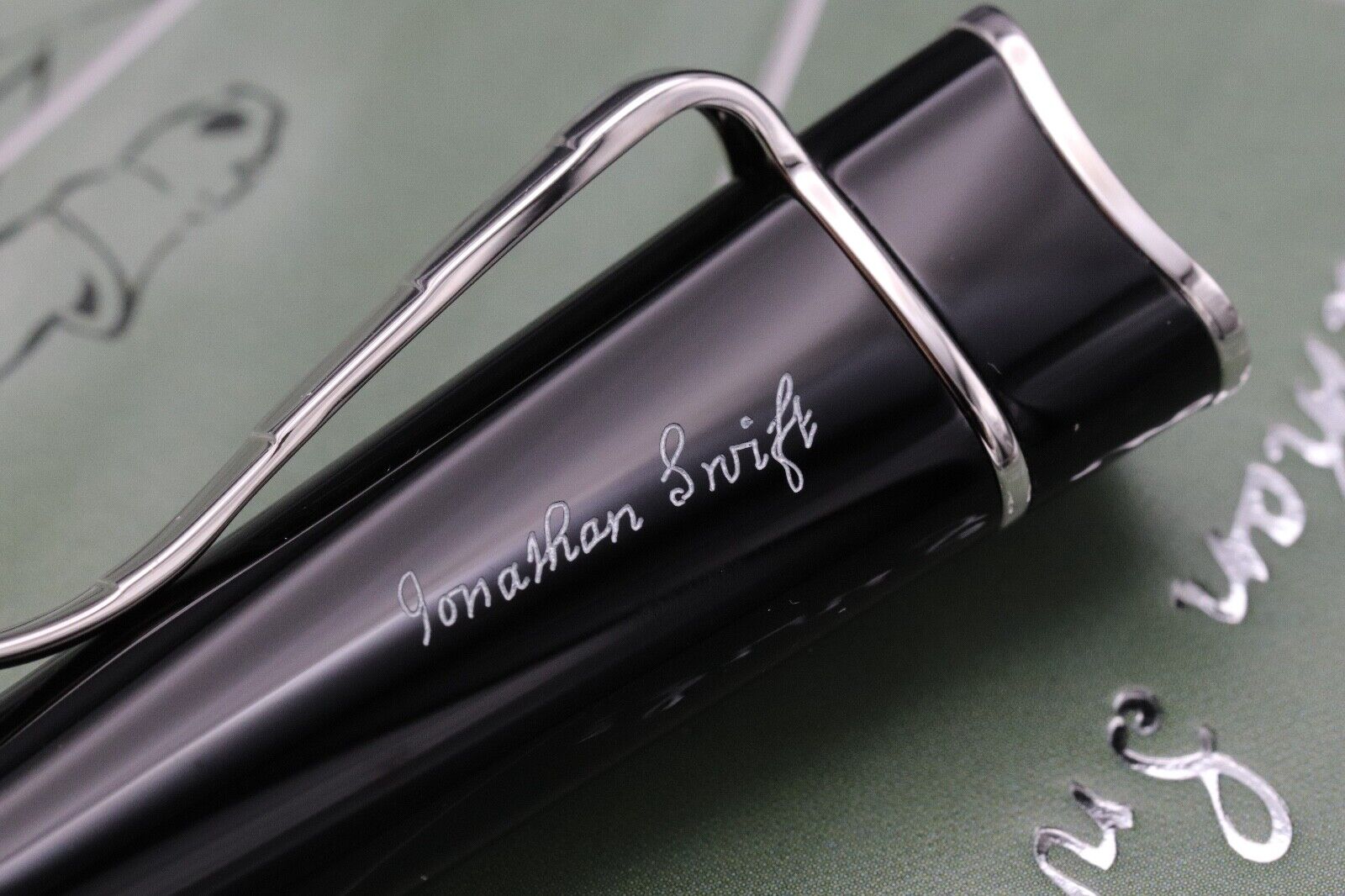 Montblanc Writers Edition Jonathan Swift Fountain Pen - UNUSED image 4