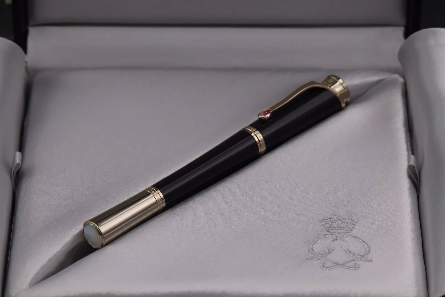 Montblanc Princesse Grace de Monaco Purple Fountain Pen - UNUSED image 10