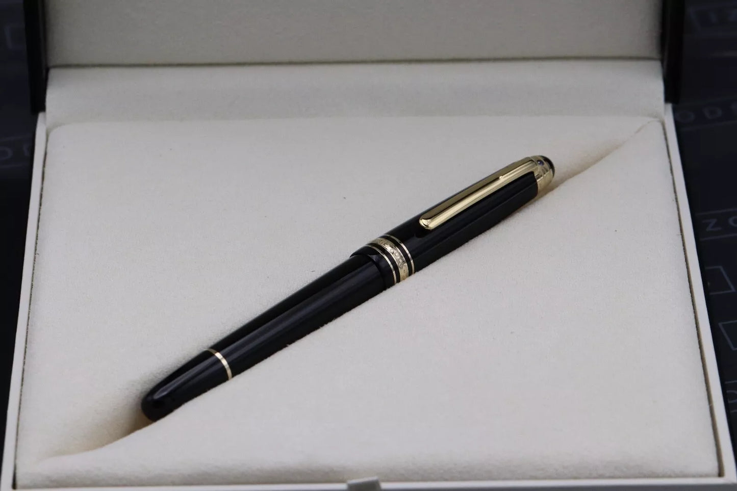Montblanc Meisterstuck Classique UNICEF 2009 Fountain Pen image 9