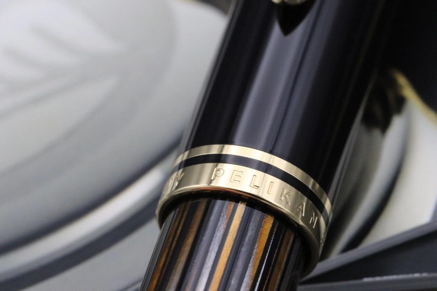 Pelikan Souveran M800 Tortoiseshell Brown SE Fountain Pen – NEVER INKED image 4