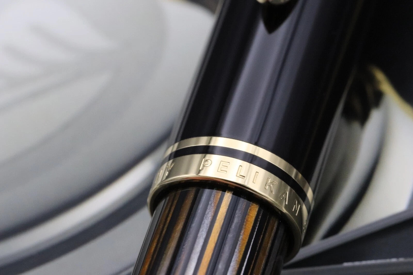 Pelikan Souveran M800 Tortoiseshell Brown SE Fountain Pen – NEVER INKED image 4