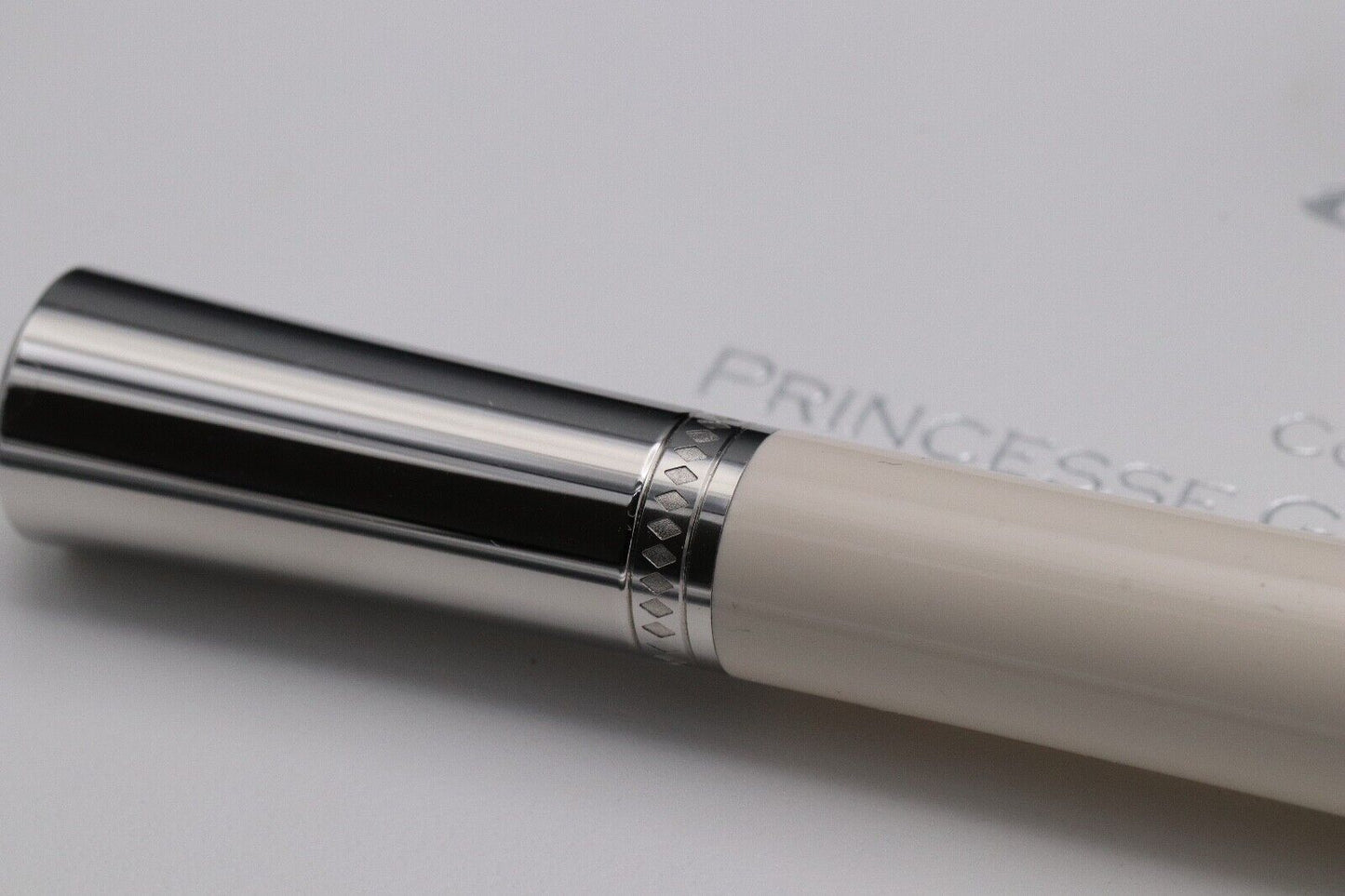 Montblanc Princesse Grace de Monaco Ivory-Resin Fountain Pen image 3