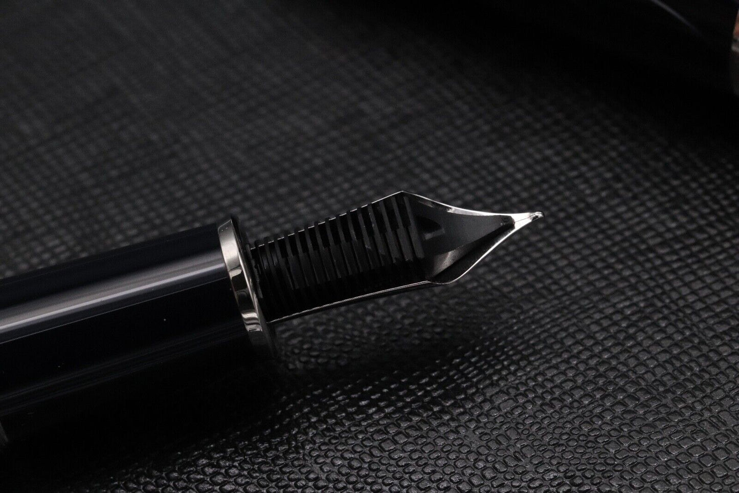 Montblanc Writers Edition Mark Twain Fountain Pen - UNUSED - Fine Nib image 3