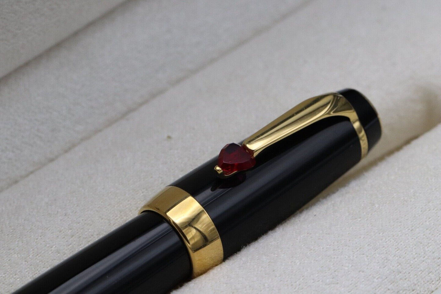 Montblanc Boheme Je T'aime Fountain Pen - Broad Nib image 4