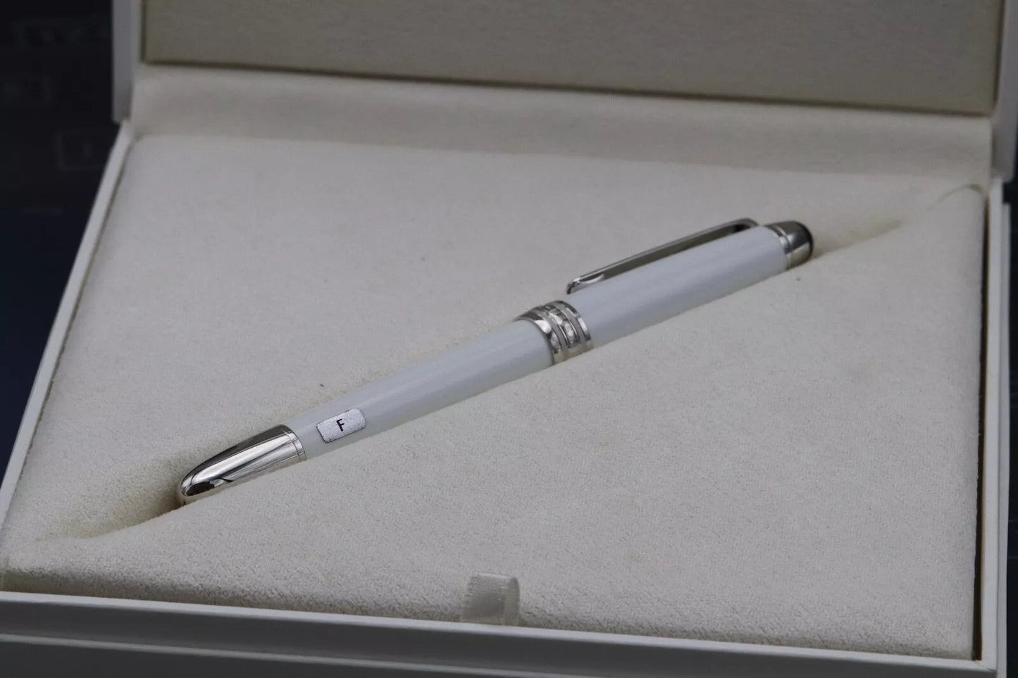 Montblanc Meisterstuck Classique Tribute Solitaire Fountain Pen - UNUSED image 10