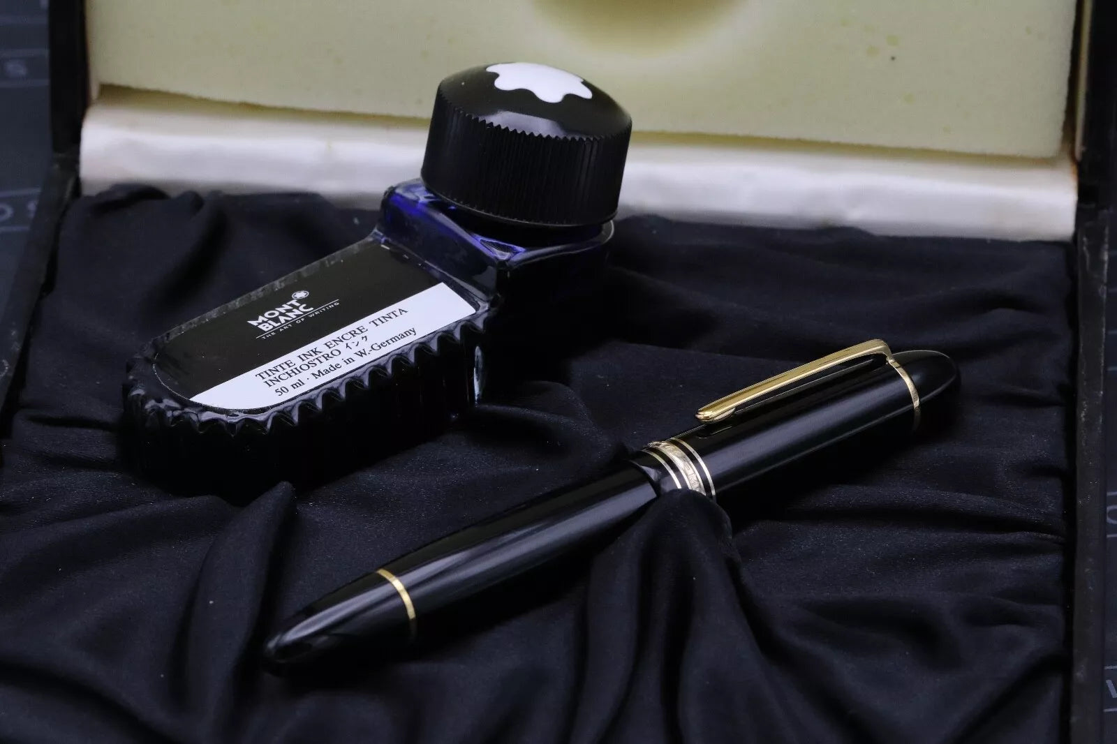 Montblanc Meisterstuck 149 Gold-Coated Fountain Pen image 7