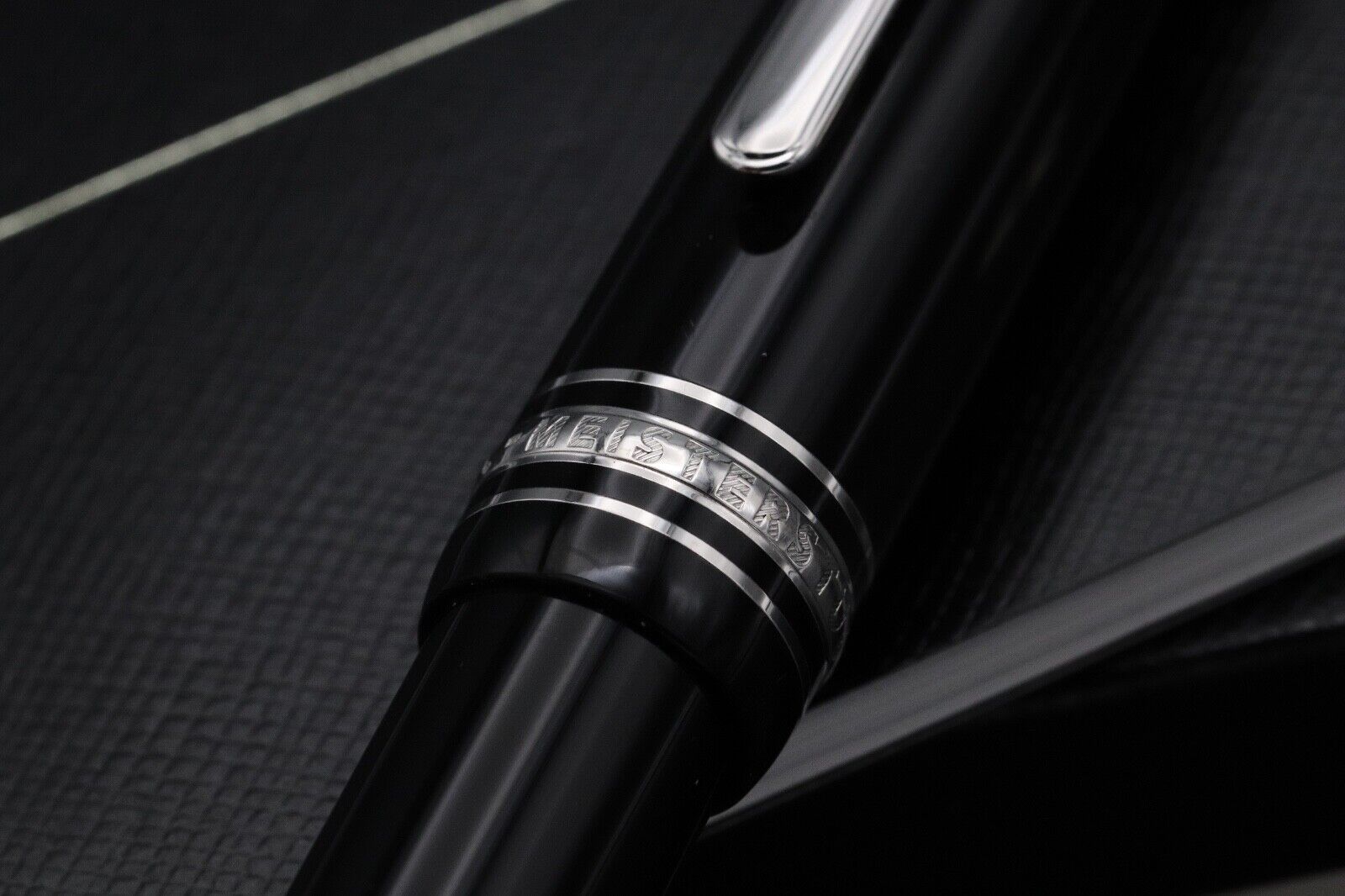 Montblanc Meisterstück 161 LeGrand Platinum-Coated Ballpoint Pen image 2