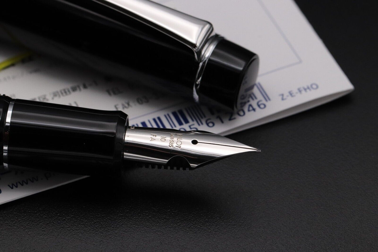 Pilot Custom 912 Black Fountain Pen - FA Nib, Ebonite Feeds image 2