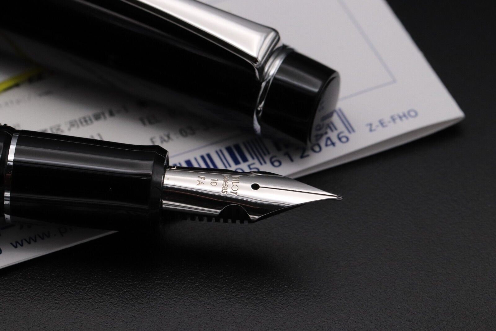 Pilot Custom 912 Black Fountain Pen - FA Nib, Ebonite Feeds image 2