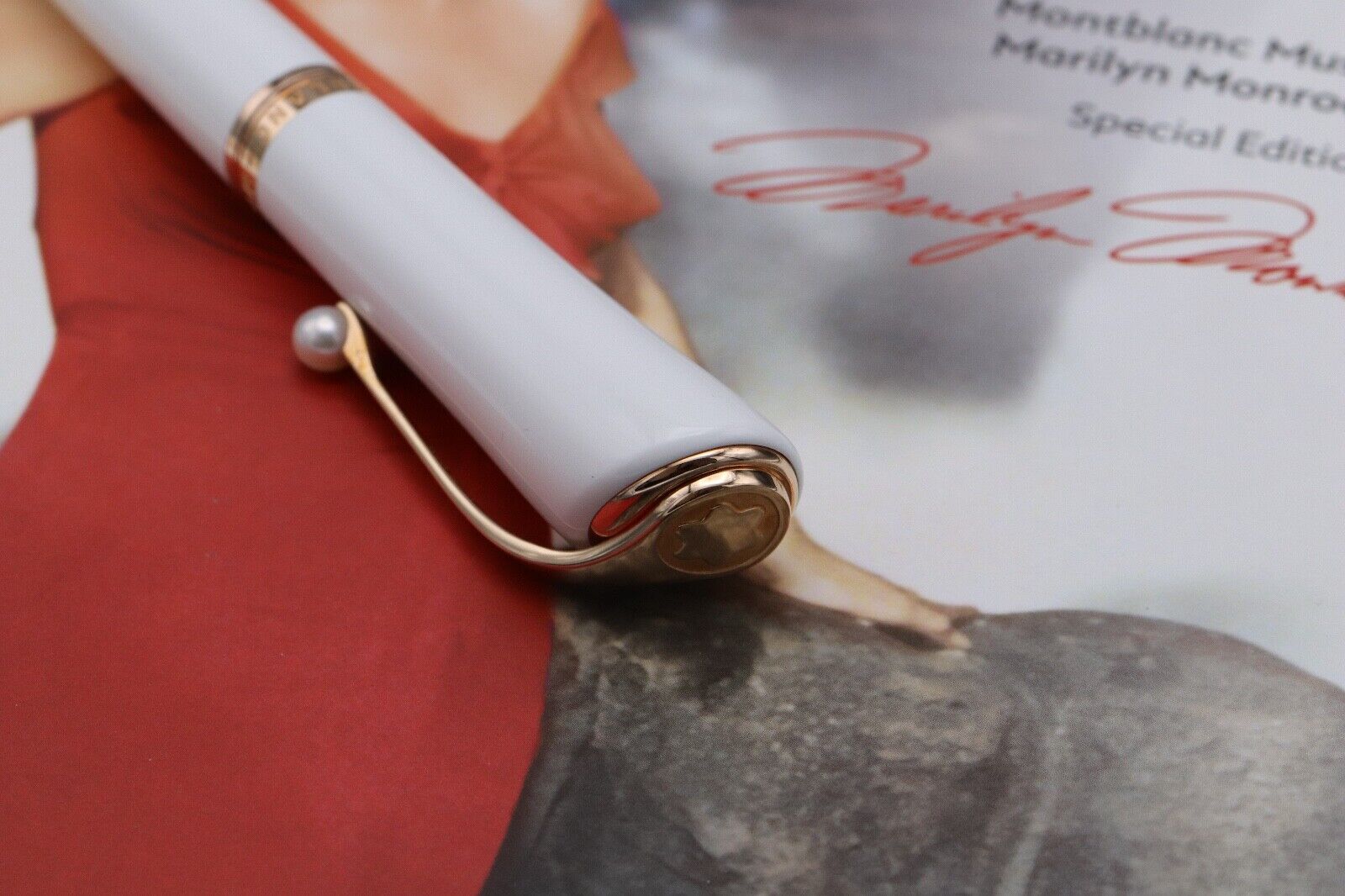 Montblanc Muses Marilyn Monroe White Ballpoint Pen - UNUSED image 4