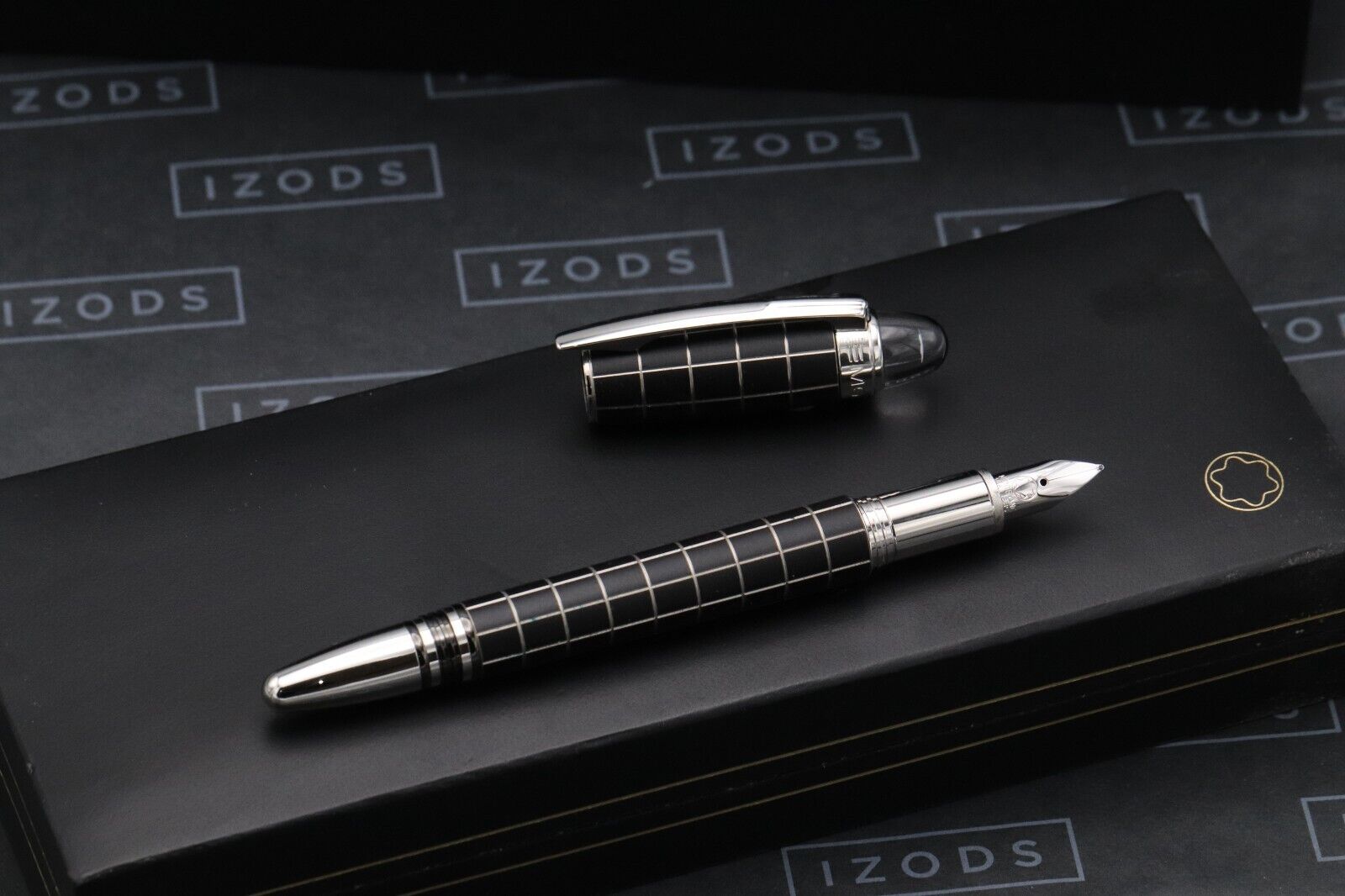 Montblanc Starwalker Rubber Platinum Fountain Pen image 1