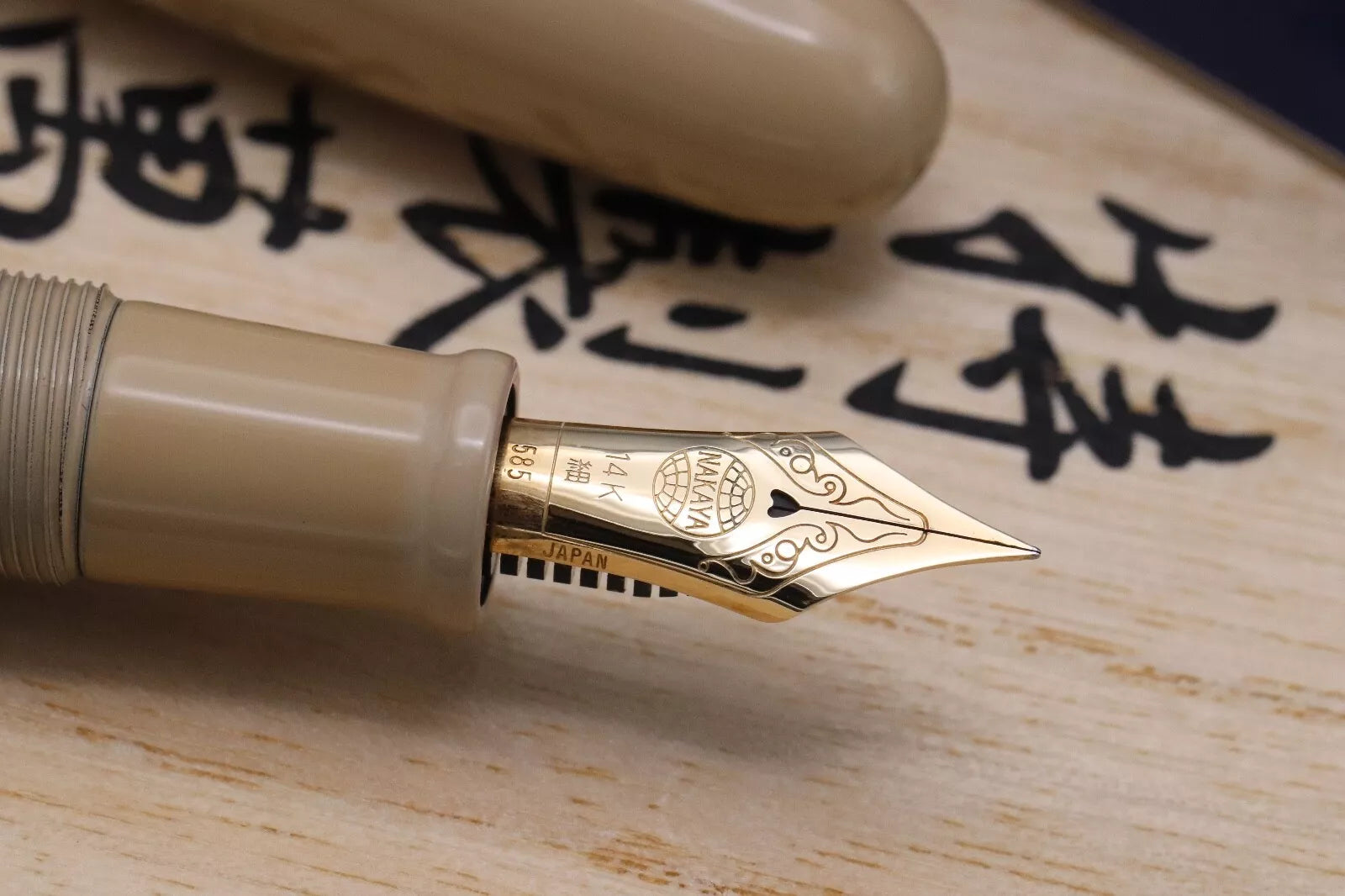 Nakaya Portable Cigar Shiro-Urushi Fountain Pen - Fine Nib image 4