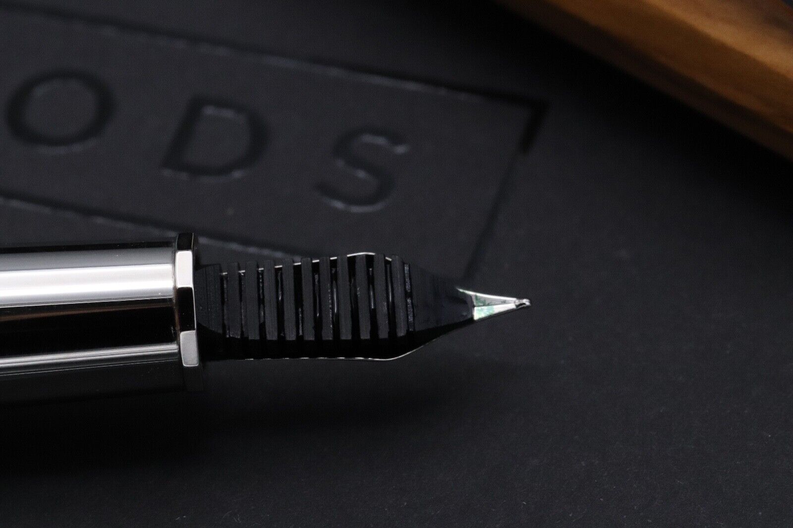 Omas Milord Olive Wood Sterling Silver Fountain Pen image 3