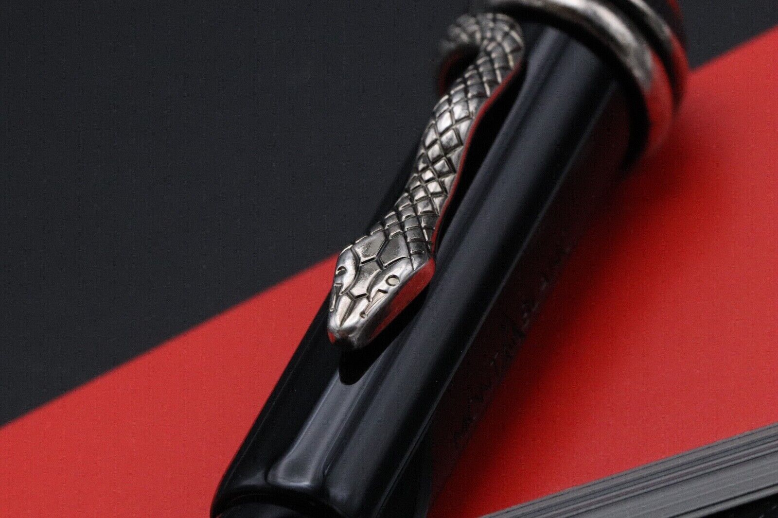Montblanc Heritage Rouge et Noir Black SE Fountain Pen – IZODS