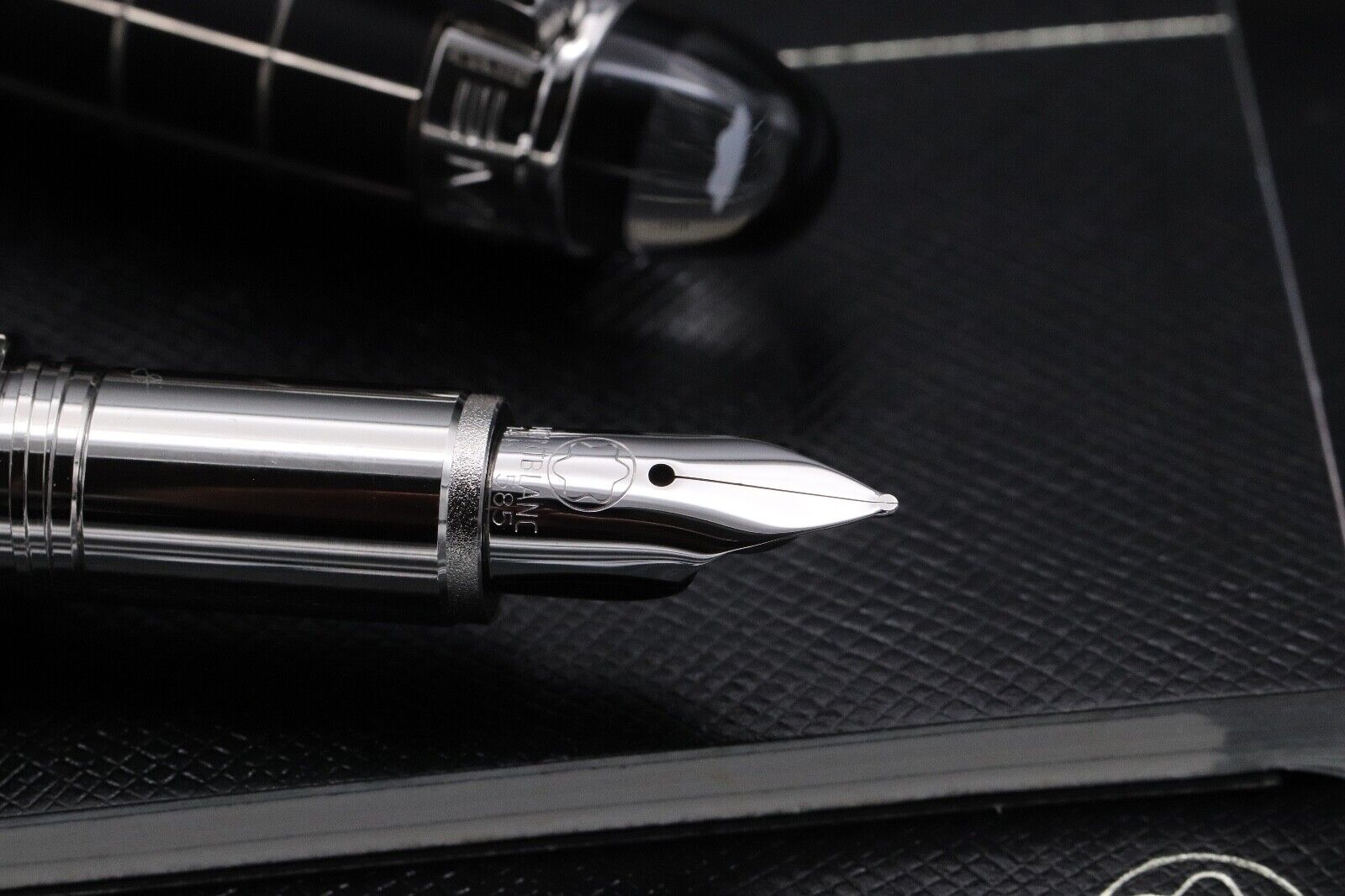 Montblanc Starwalker Rubber Platinum Fountain Pen - UNUSED image 2