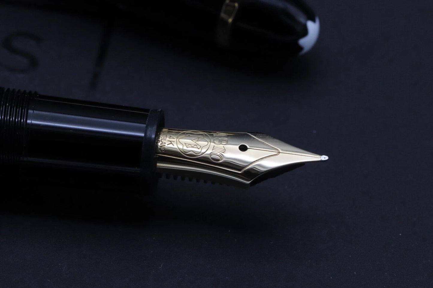 Montblanc Meisterstuck 146 LeGrand Gold Coated Fountain Pen - Monotone Nib image 4