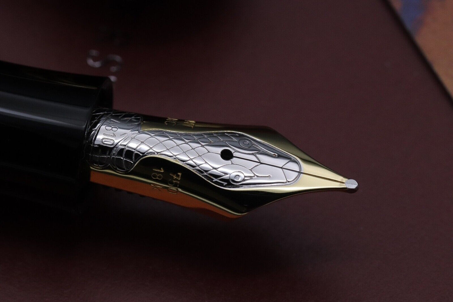 Montblanc Writers Edition Agatha Christie Vermeil Fountain Pen - UNUSED image 2