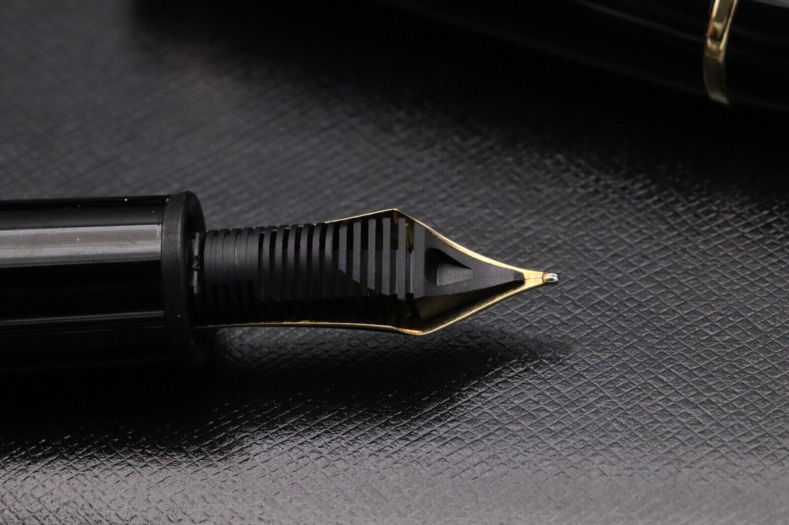 Montblanc Meisterstuck 149 Gold-Coated Fountain Pen - UNUSED image 4
