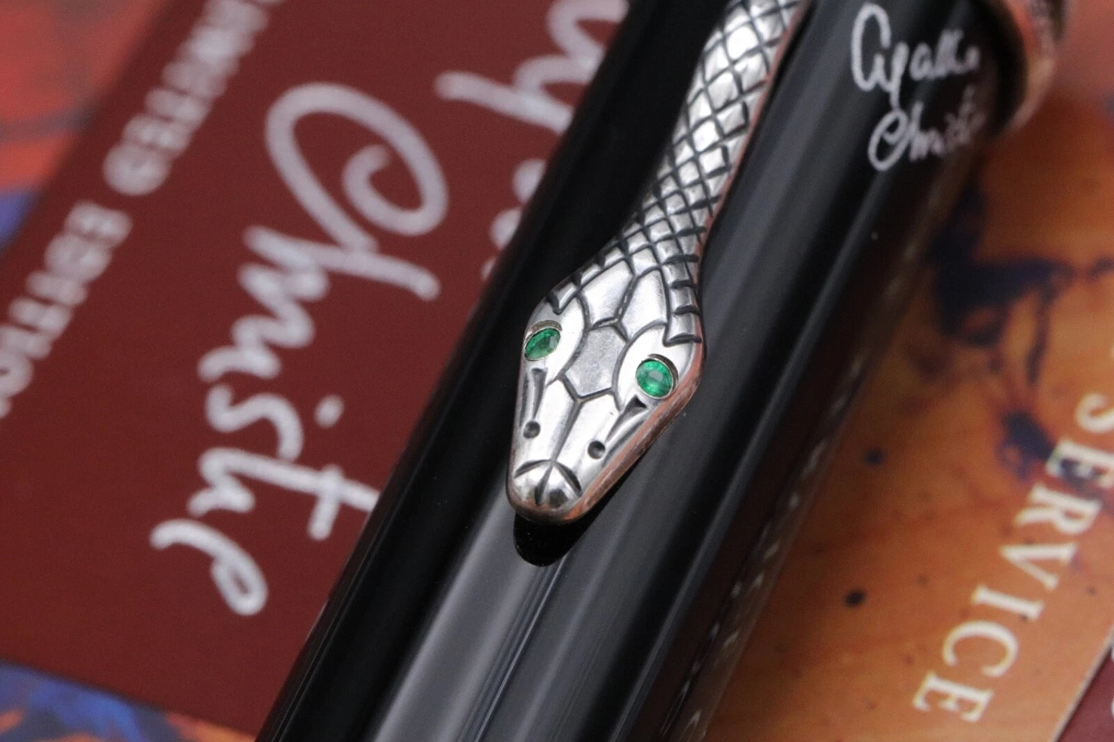 Montblanc Agatha Christie Press 'Emerald Eyes' Fountain Pen - UNUSED image 9